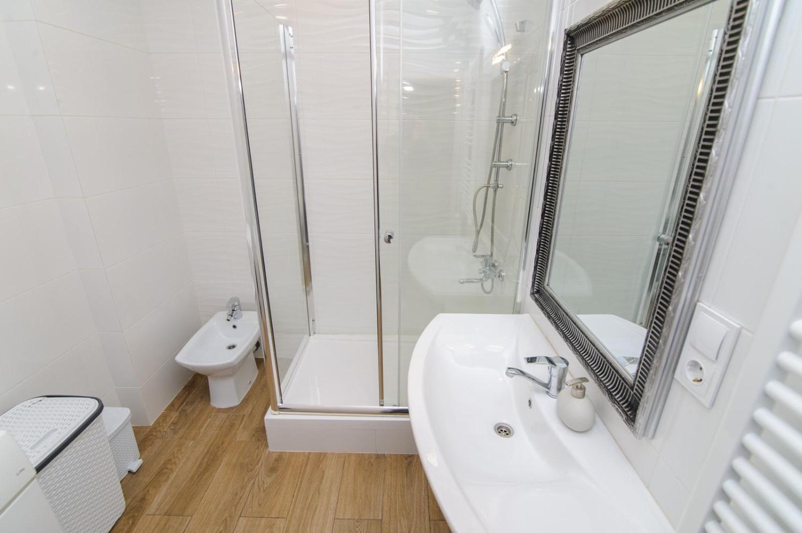 Extra Grand Lev Tolstoi Two Bedrooms Кишинев Екстериор снимка